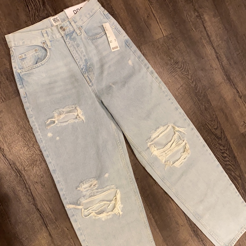 SOLD - BDG - NEW - High-Rise Baggy Jeans - NWT - Light Blue Distressed Size 28 - Picture 4 of 7